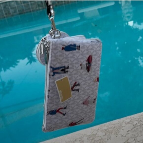 Michael Kors Jet Set Girls Wristlet Trio - Picture 5 of 16